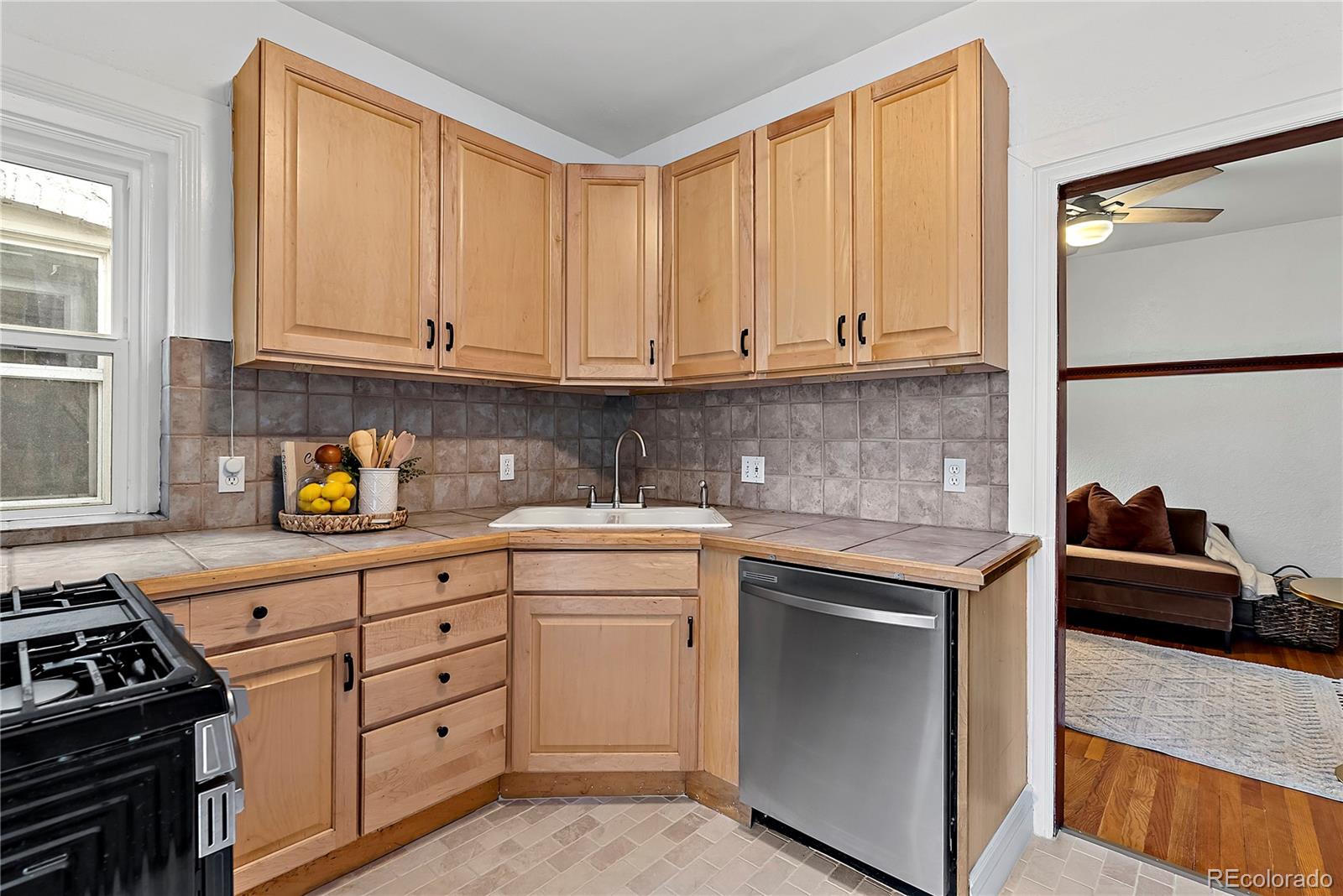 1305 E 13th Avenue Unit: 4