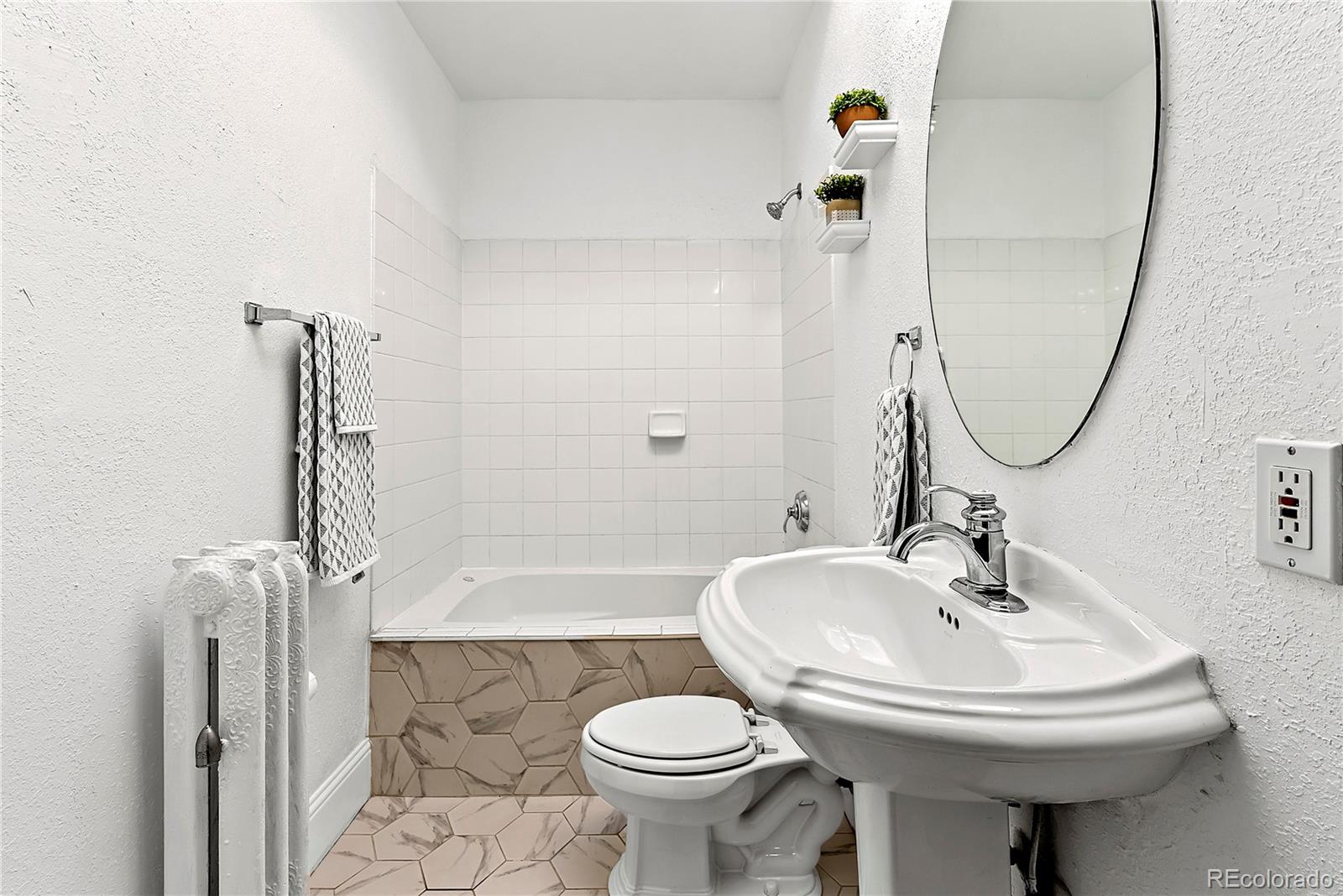 1305 E 13th Avenue Unit: 4