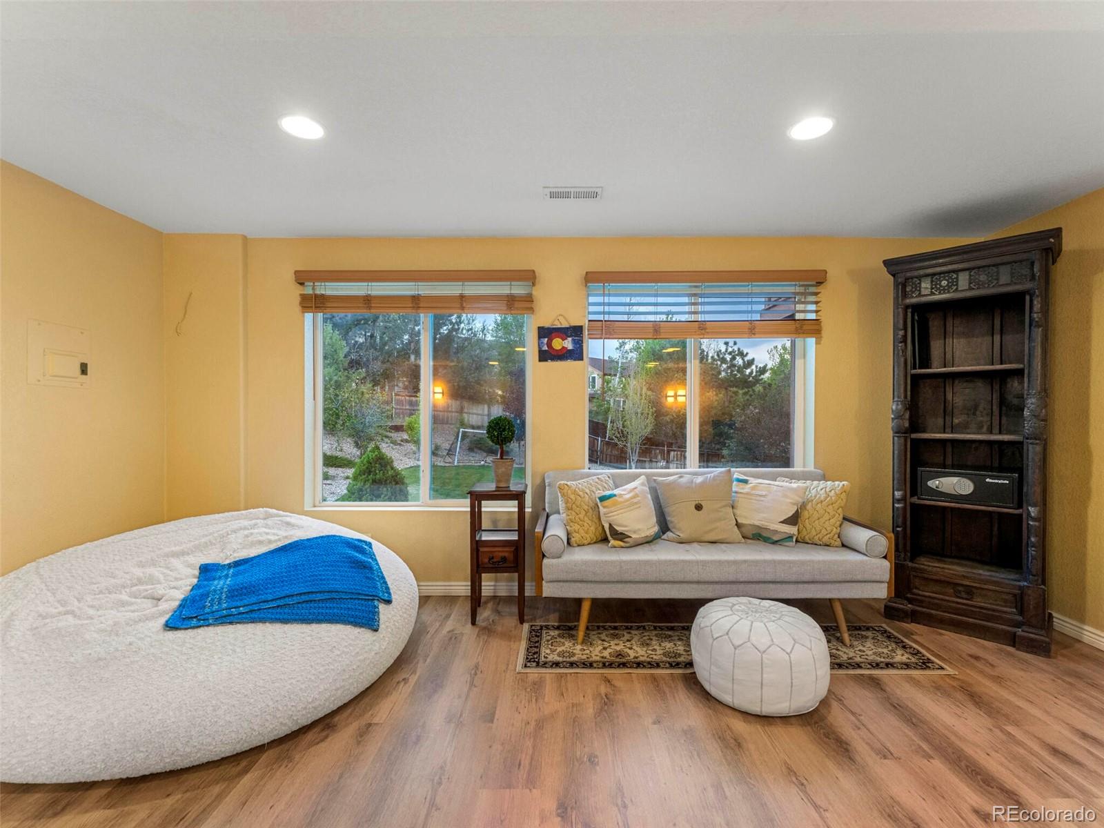 10193 Meadowbriar Lane