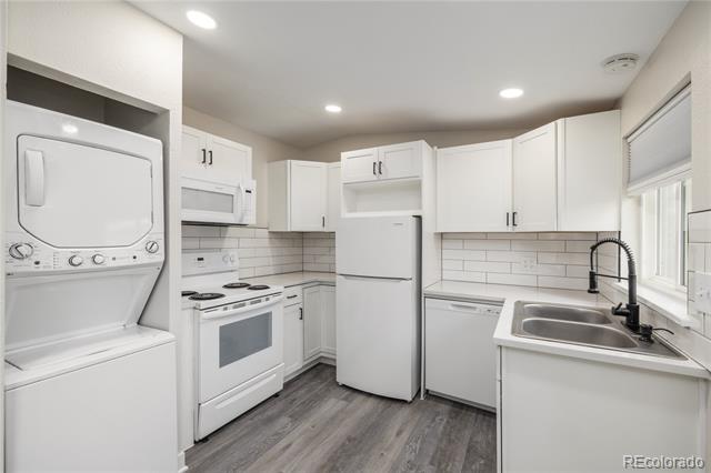7809 Greenleaf Lane