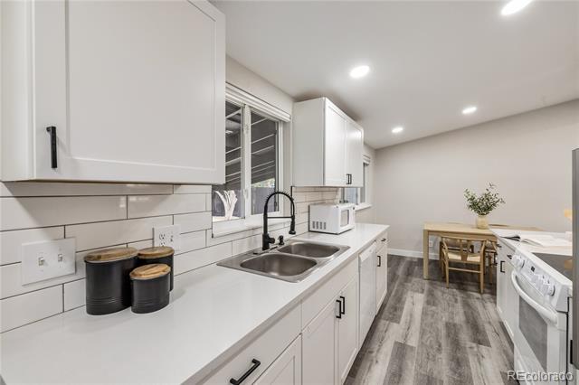 7809 Greenleaf Lane