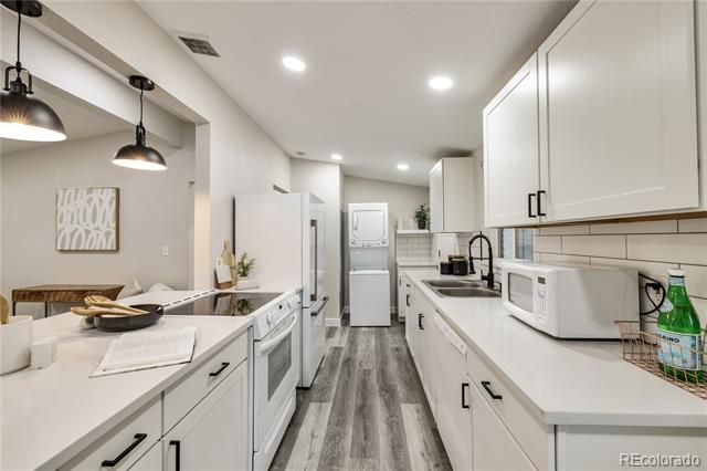 7809 Greenleaf Lane