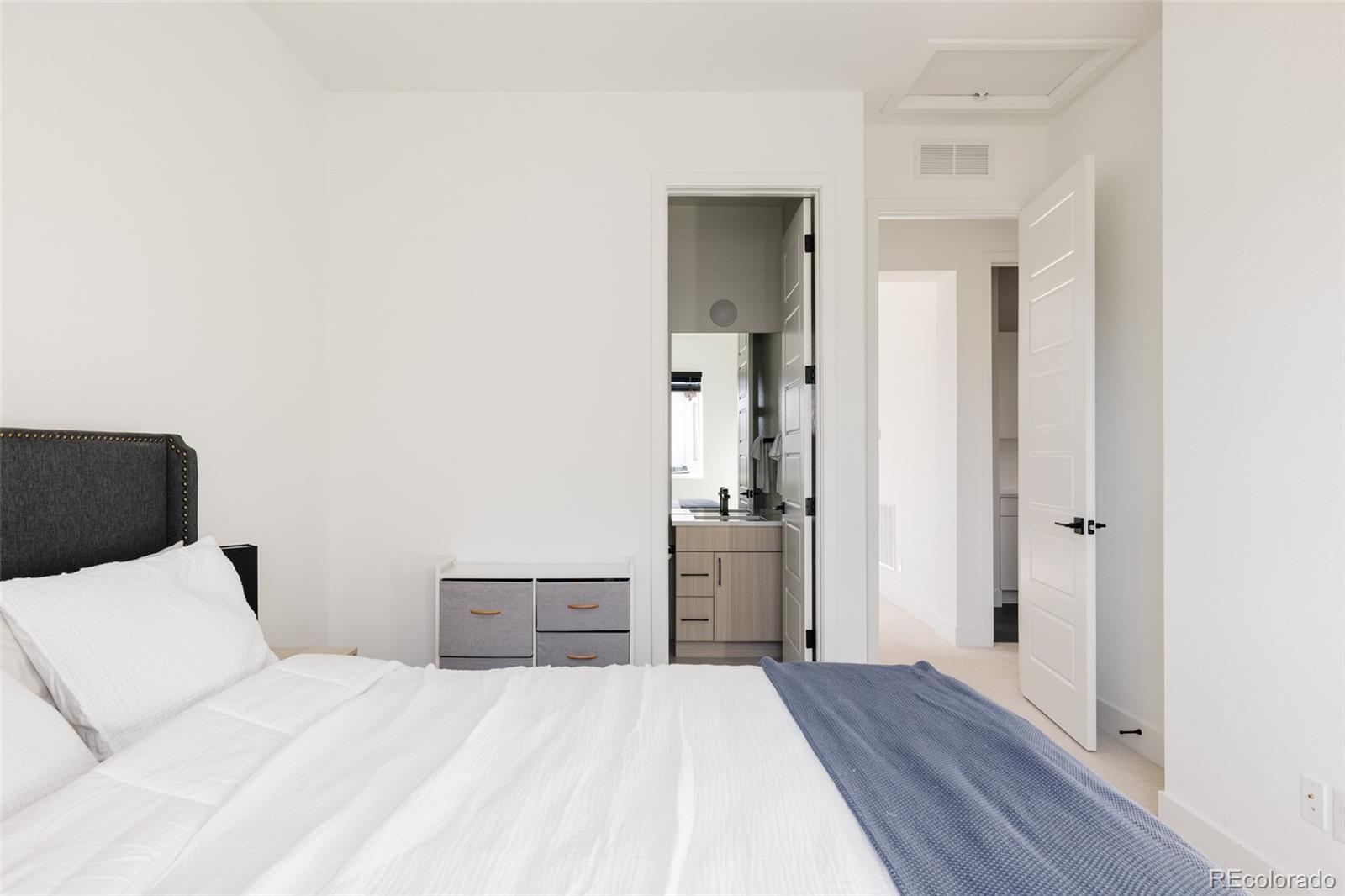 6202 N Galena Street