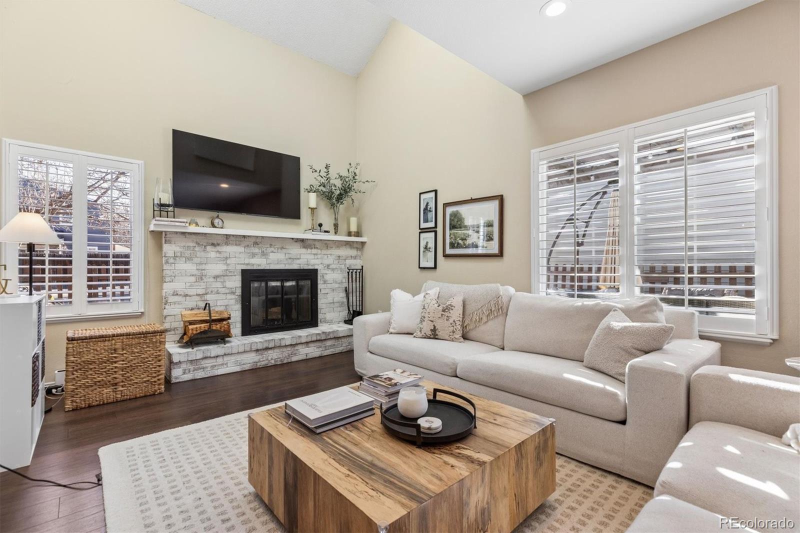 805 W Peakview Circle