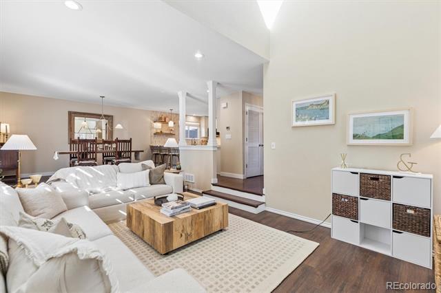 805 W Peakview Circle