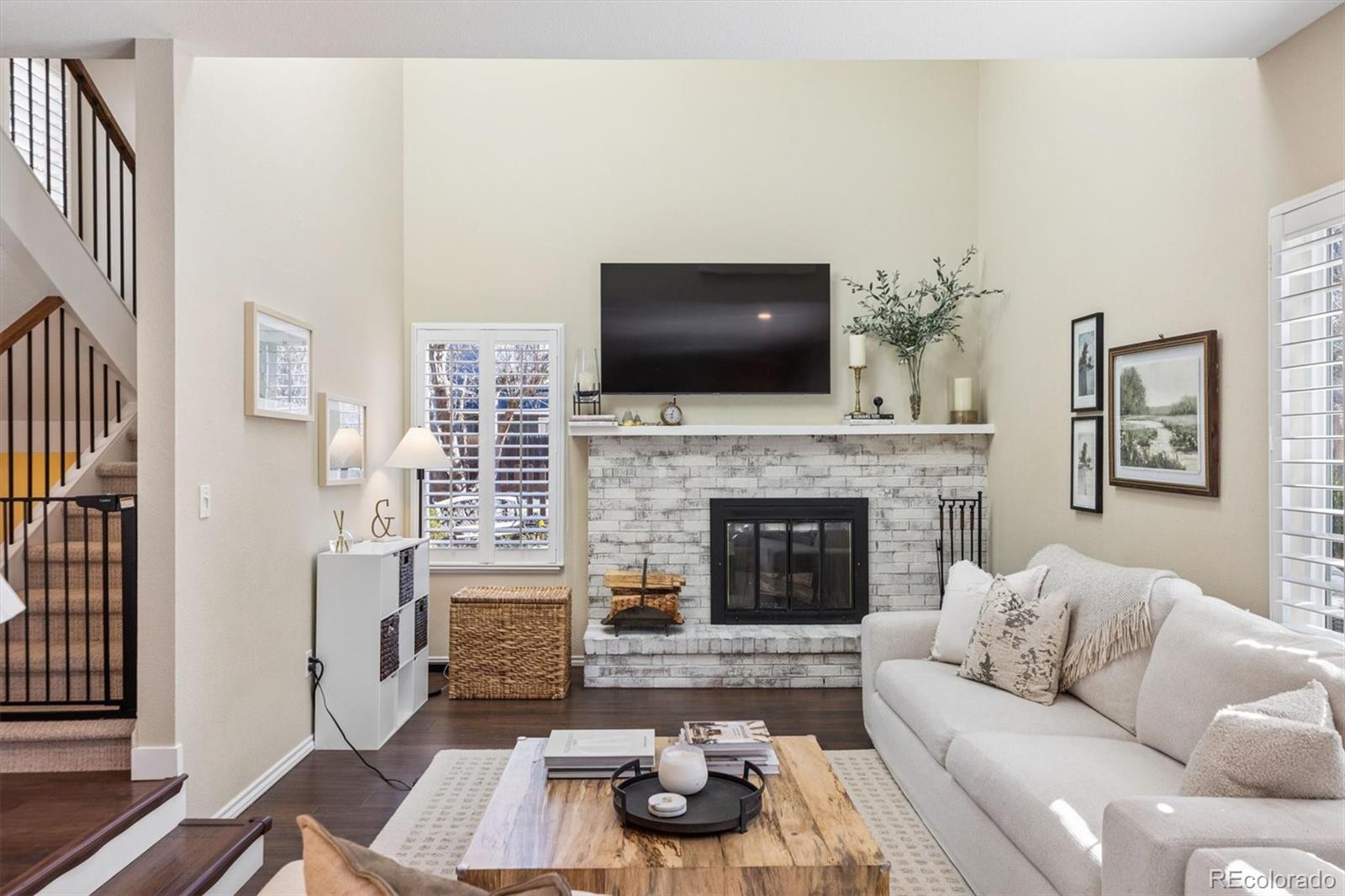 805 W Peakview Circle