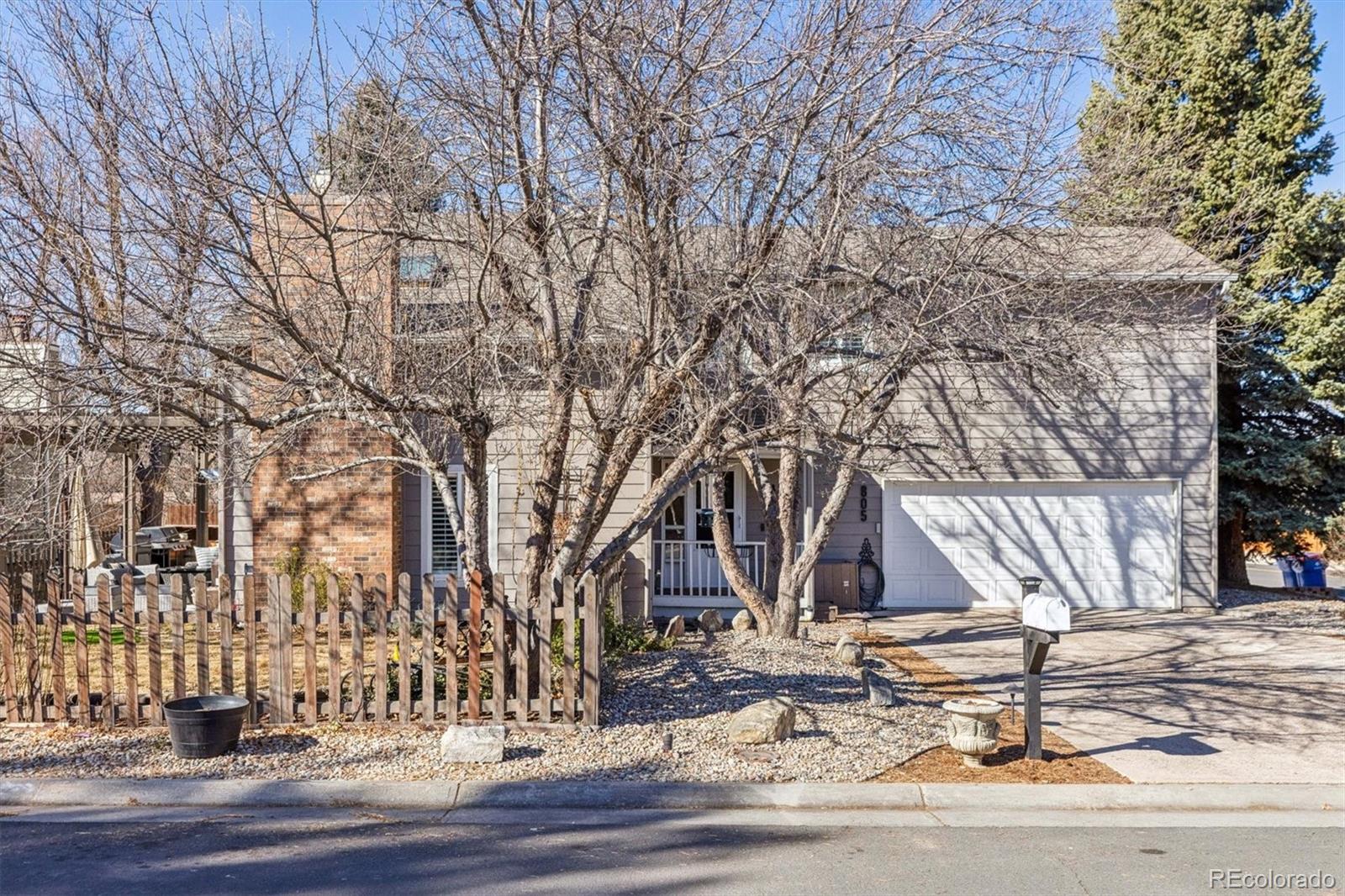 805 W Peakview Circle