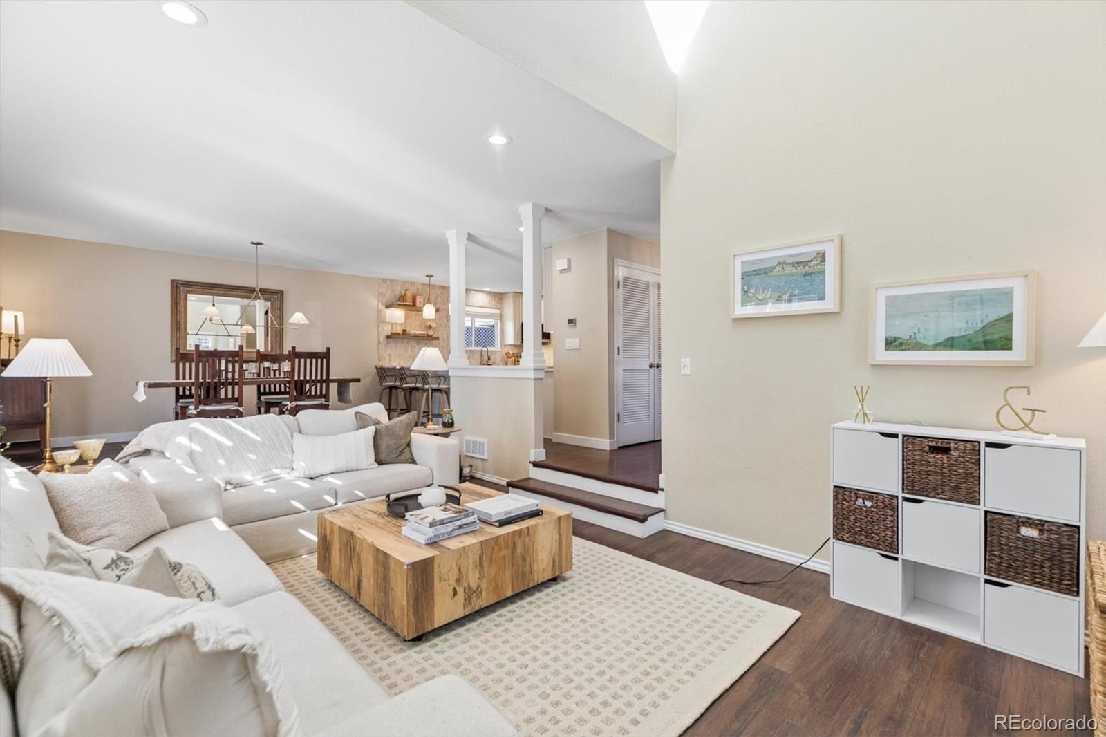 805 W Peakview Circle