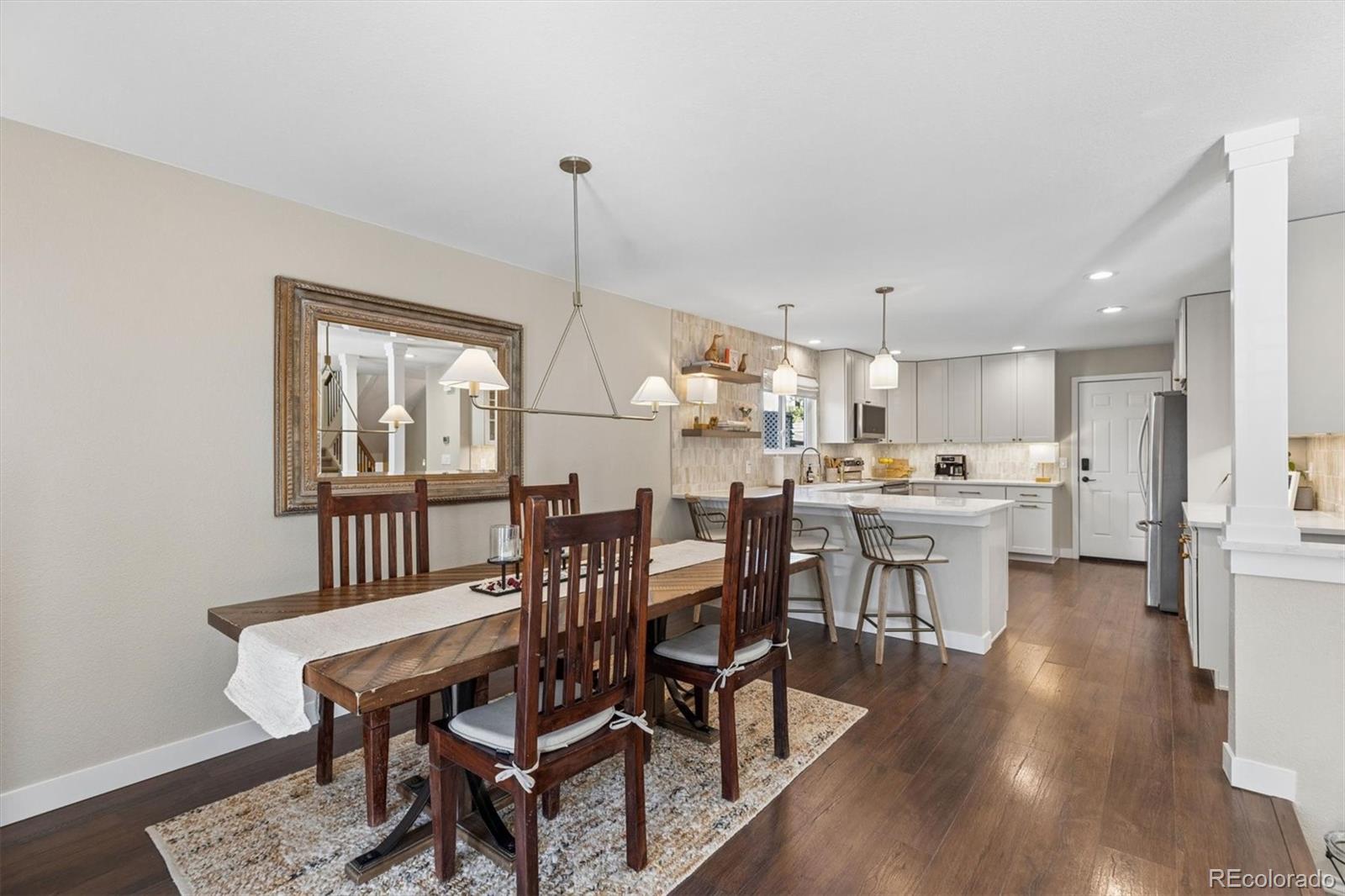 805 W Peakview Circle