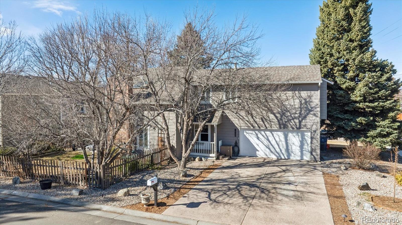 805 W Peakview Circle