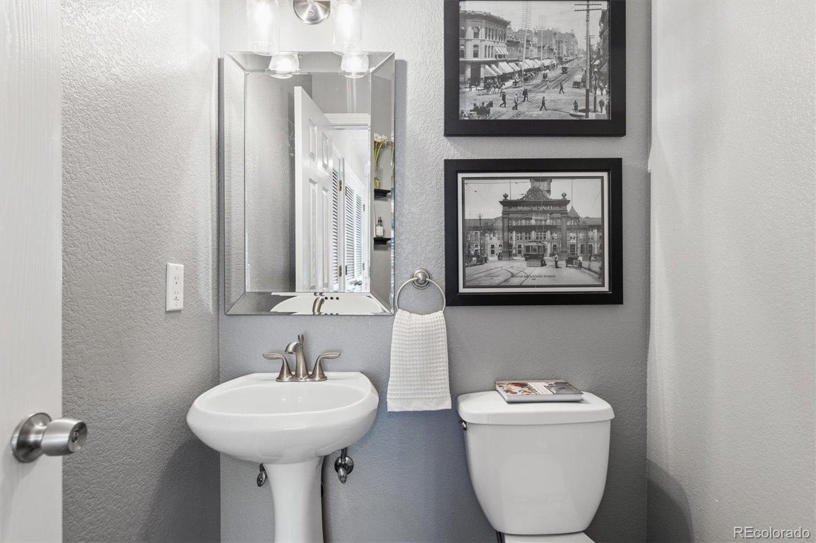 805 W Peakview Circle
