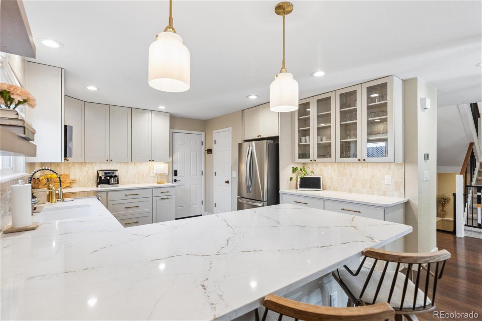805 W Peakview Circle