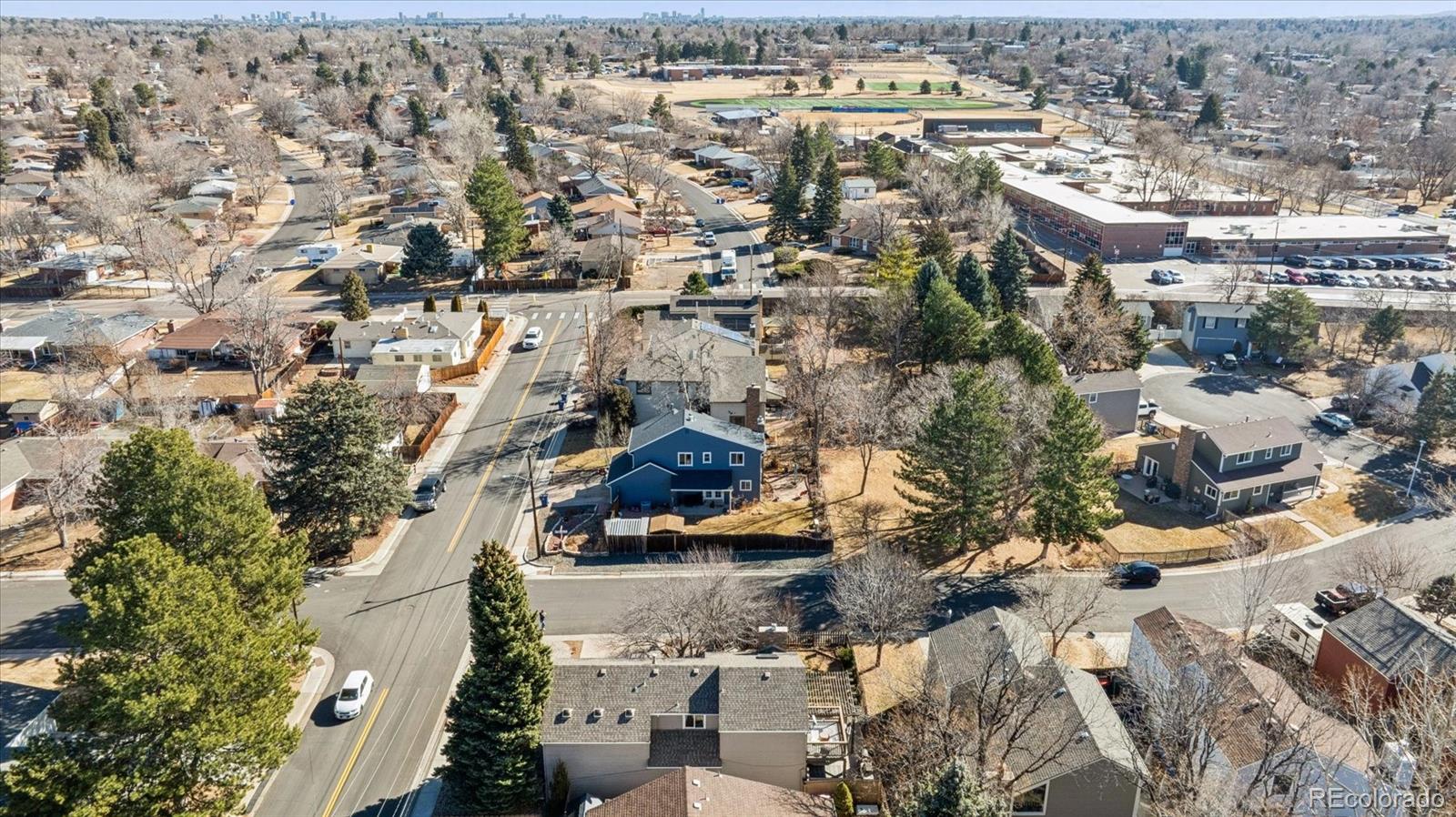 805 W Peakview Circle