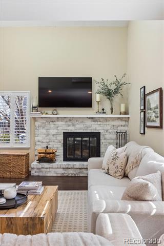 805 W Peakview Circle
