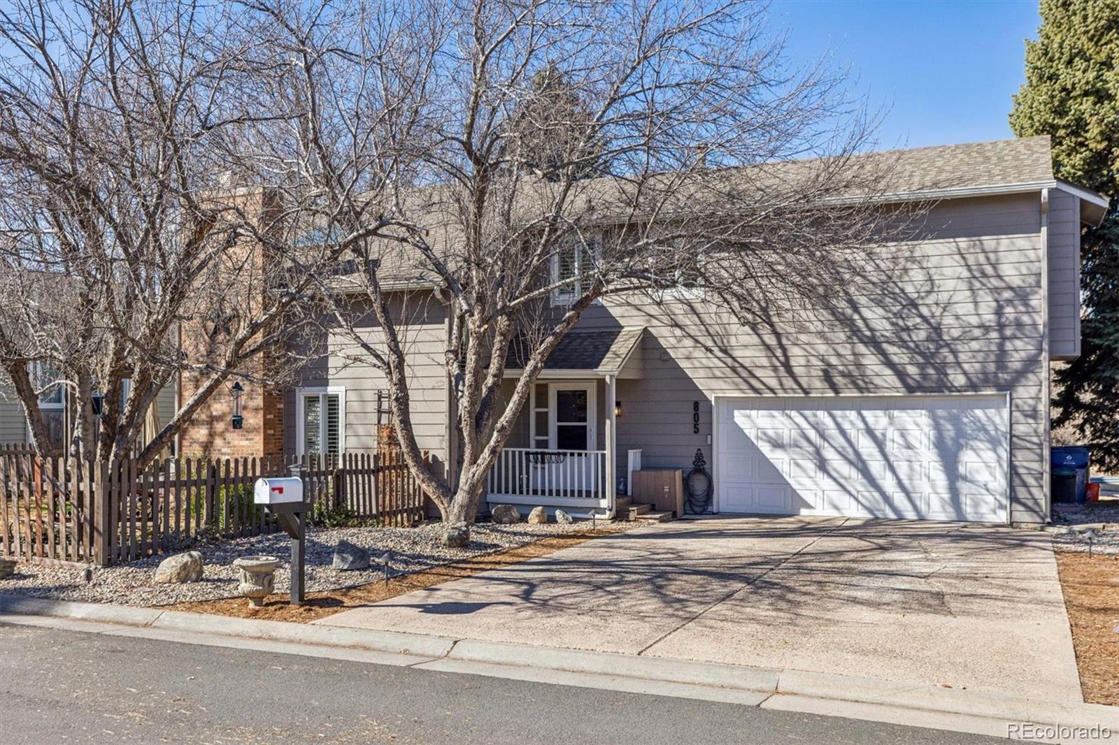 805 W Peakview Circle