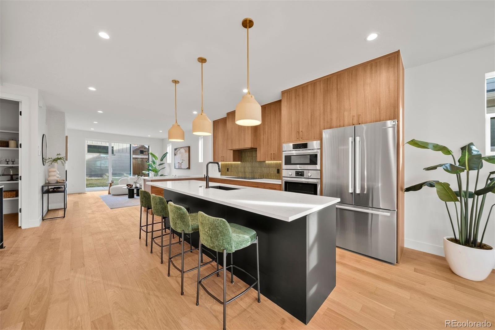 2452 S Cherokee Street