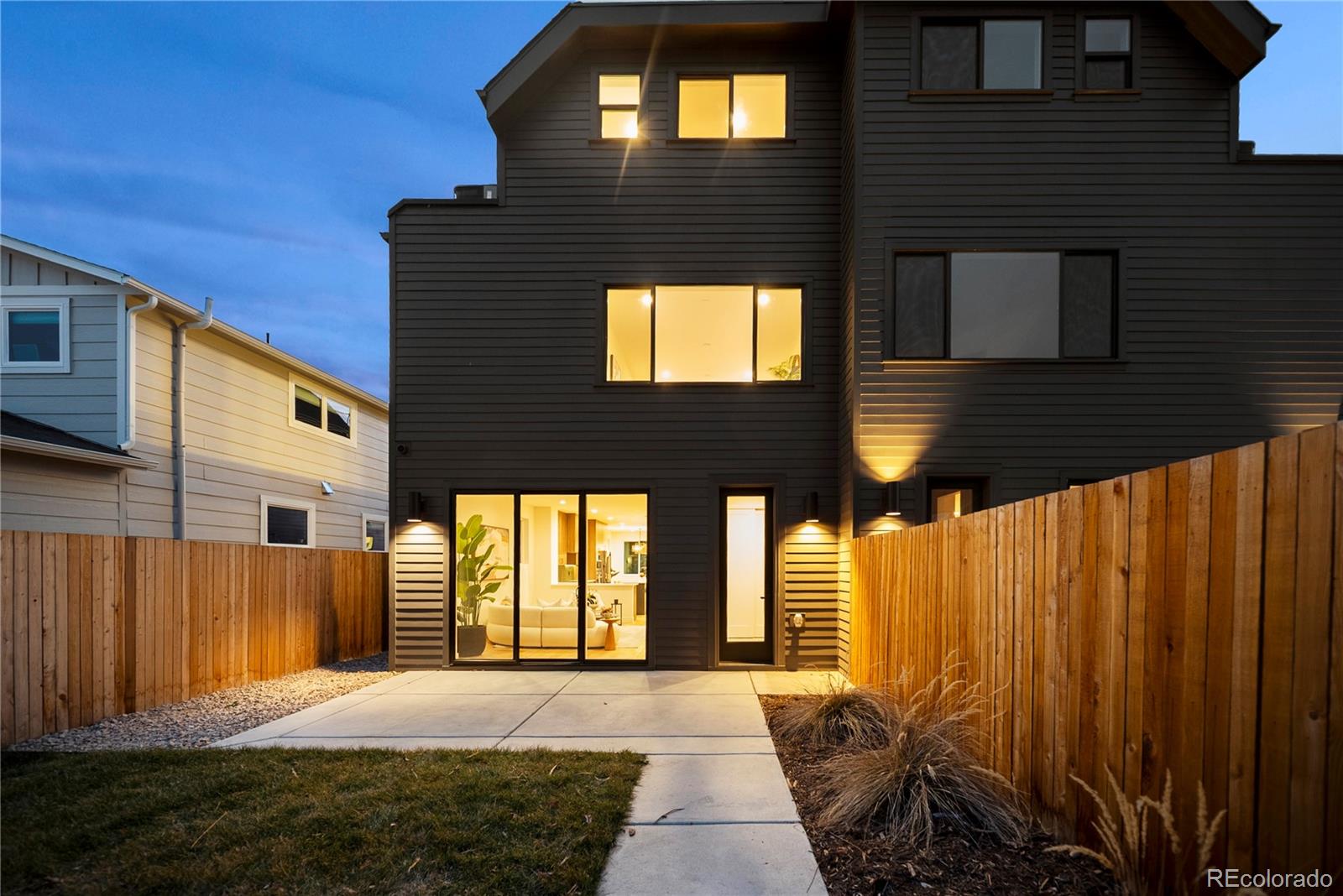 2452 S Cherokee Street