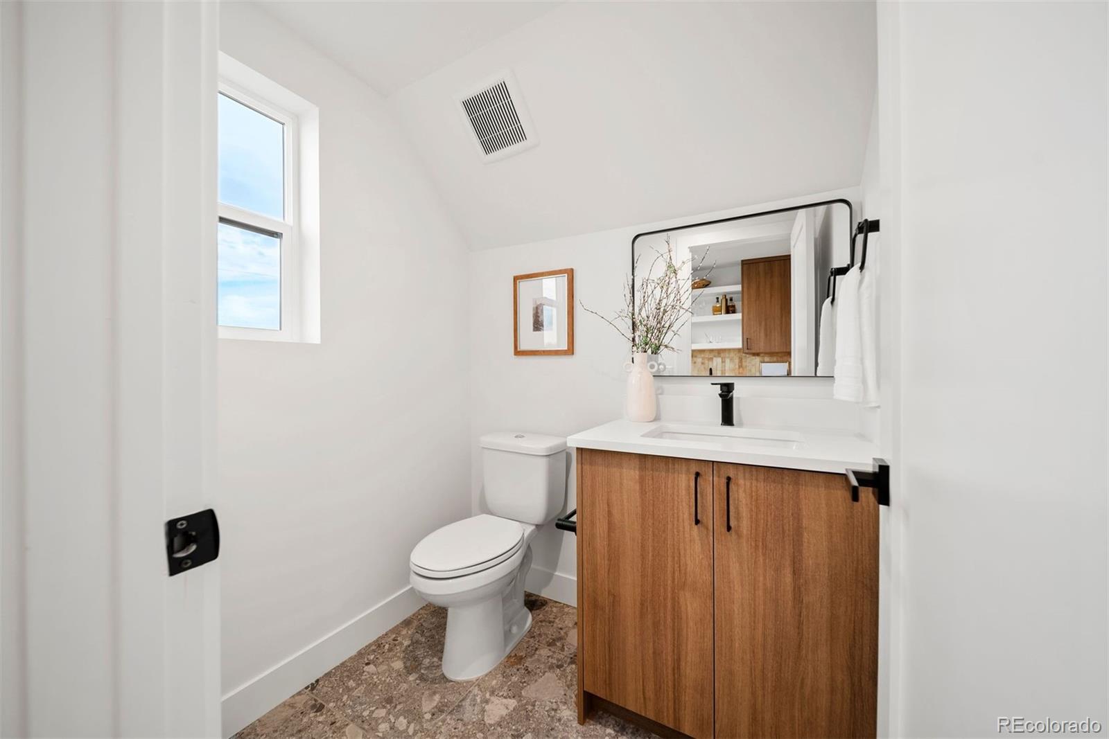 2452 S Cherokee Street