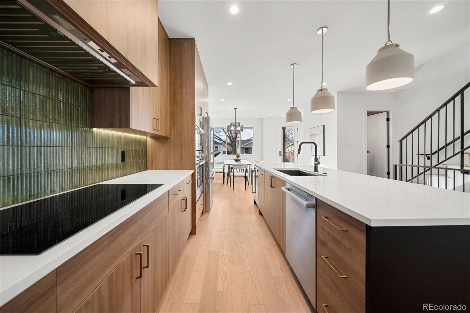 2452 S Cherokee Street