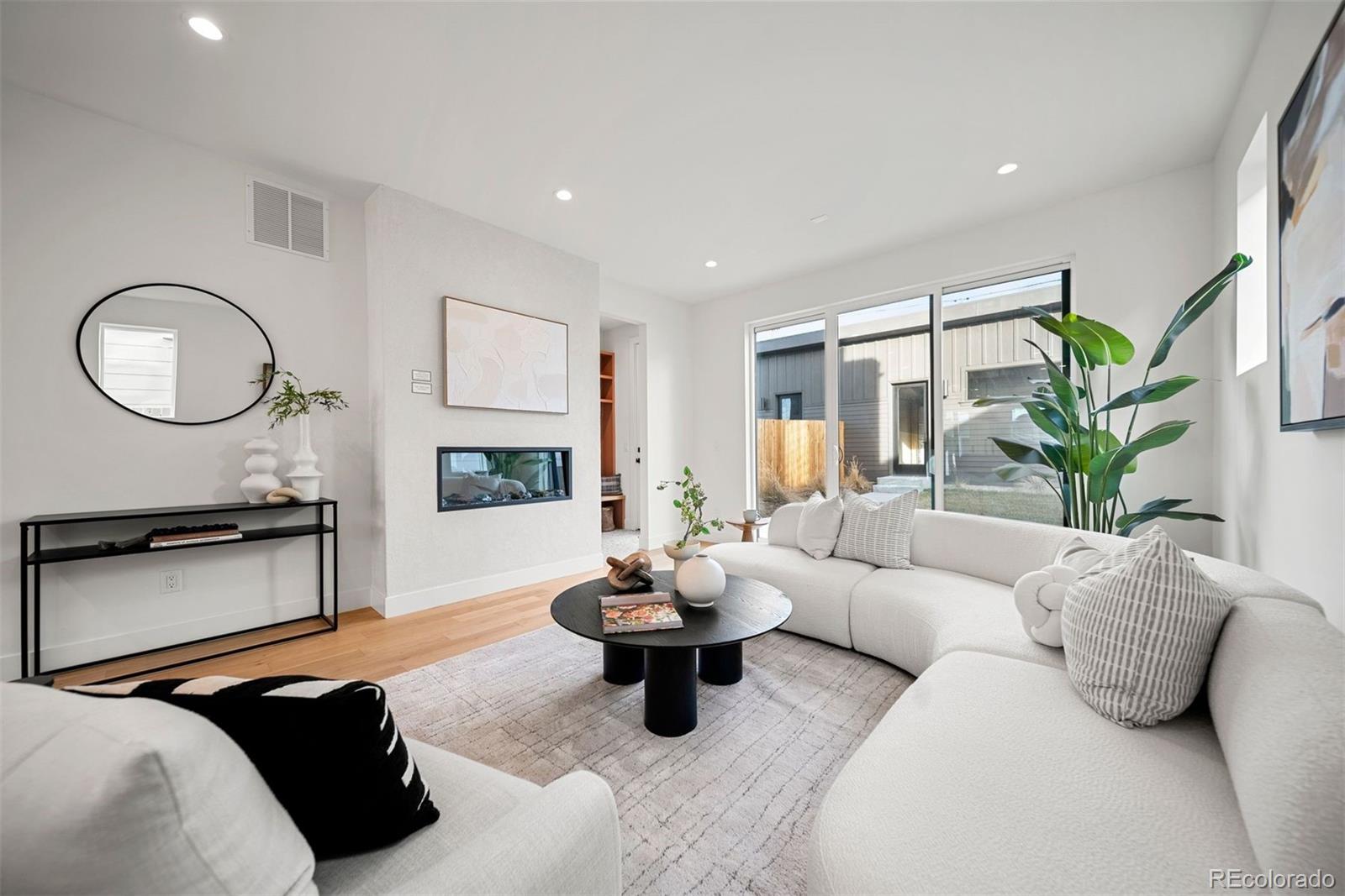 2452 S Cherokee Street