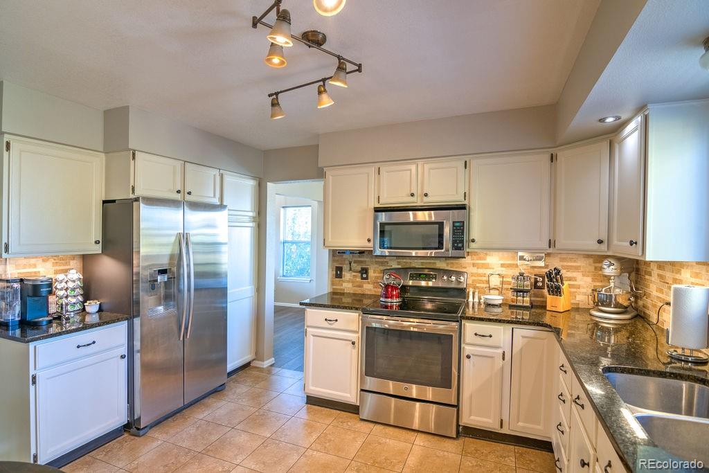 9609 Red Oakes Place