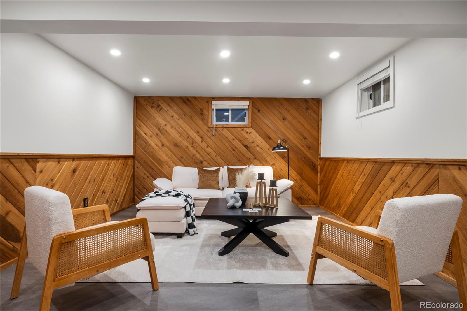 5618 S Newport Street