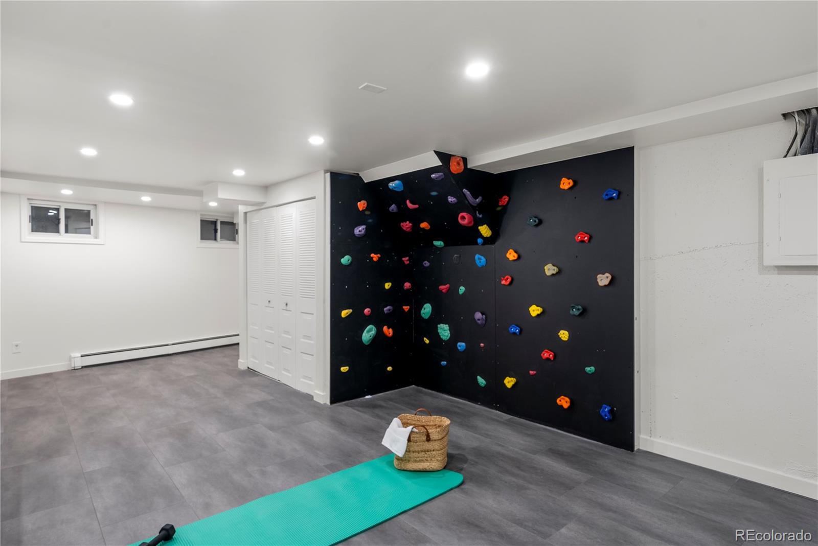 5618 S Newport Street