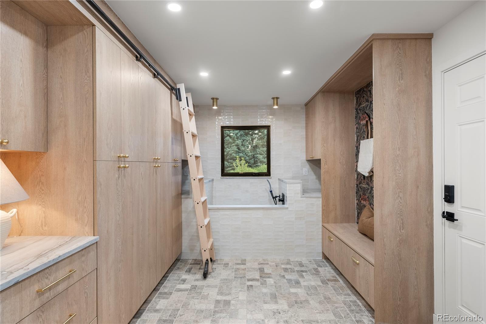 5618 S Newport Street