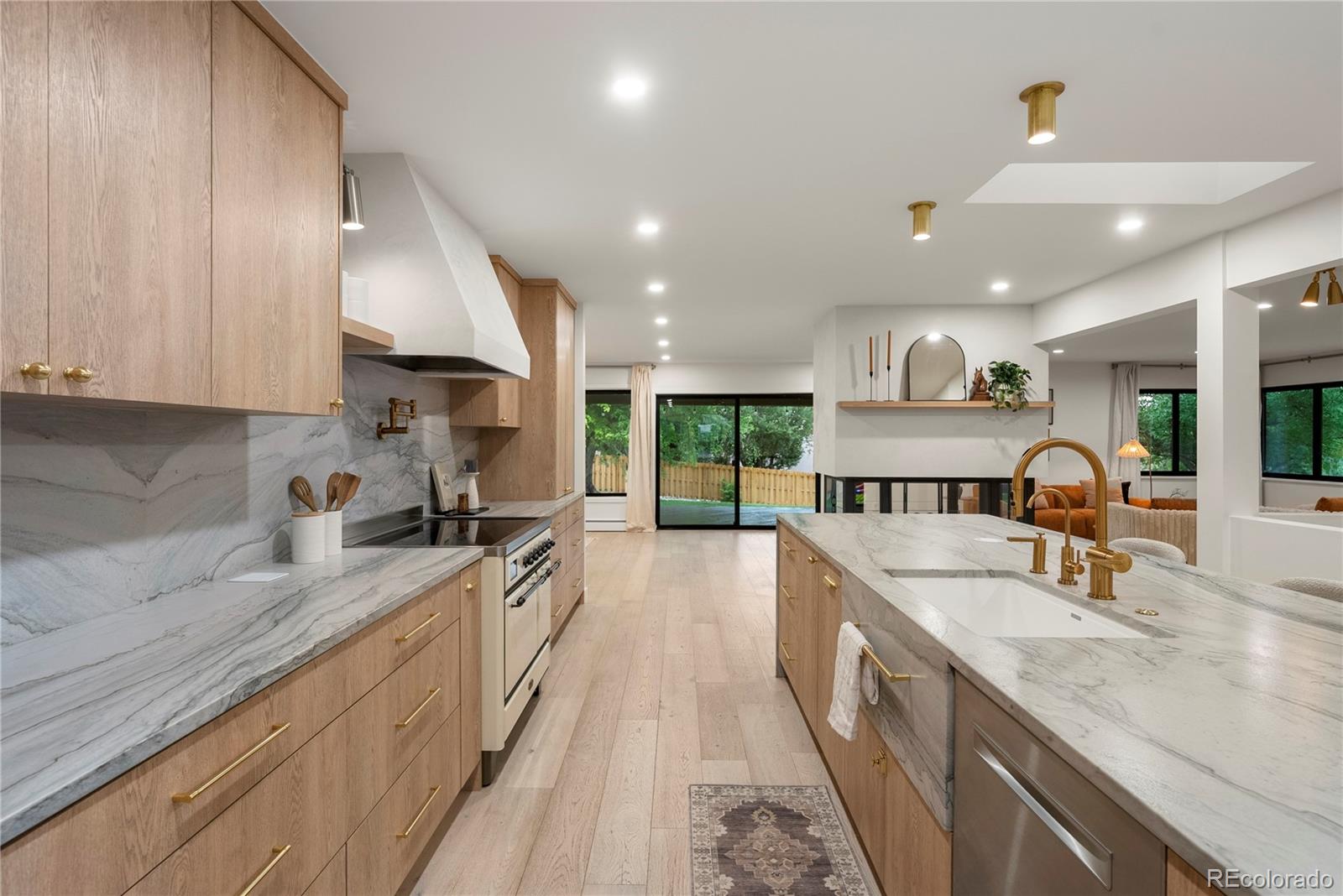 5618 S Newport Street