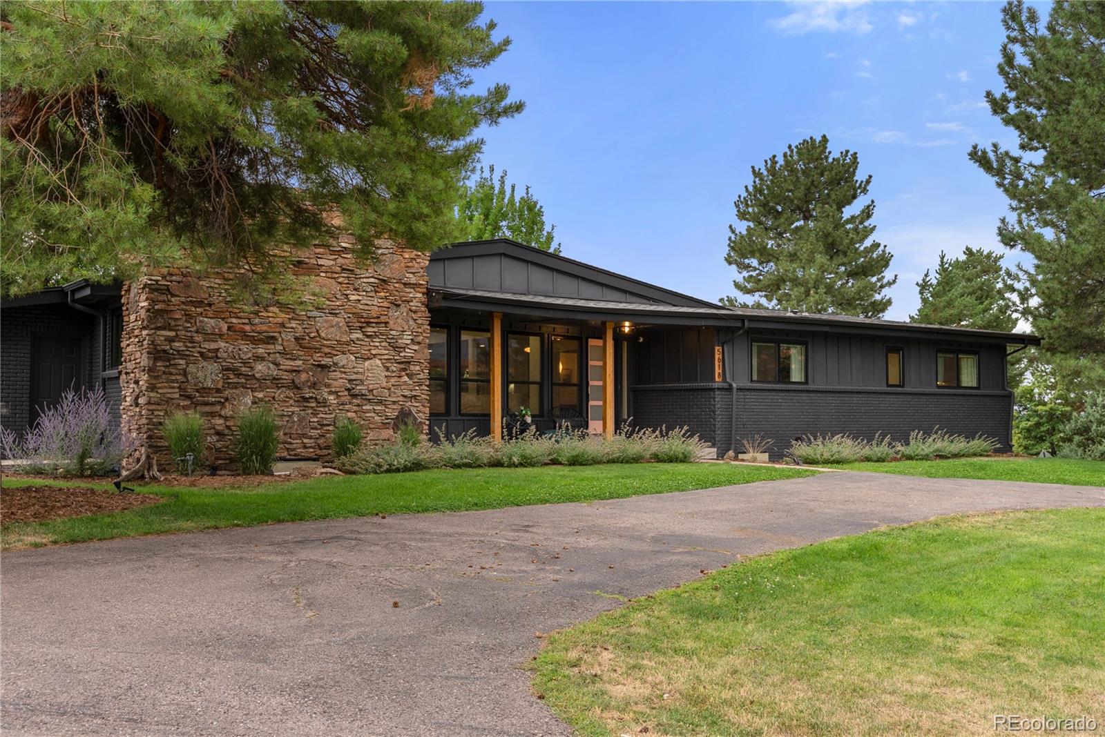 5618 S Newport Street