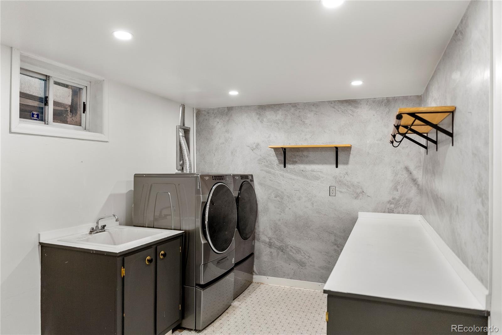 5618 S Newport Street