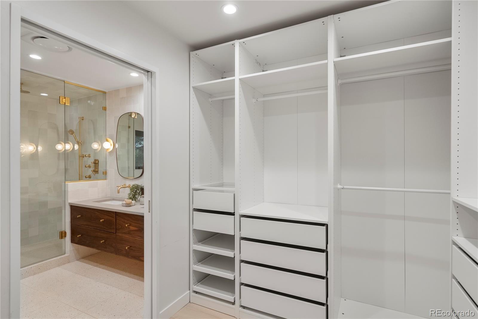 5618 S Newport Street