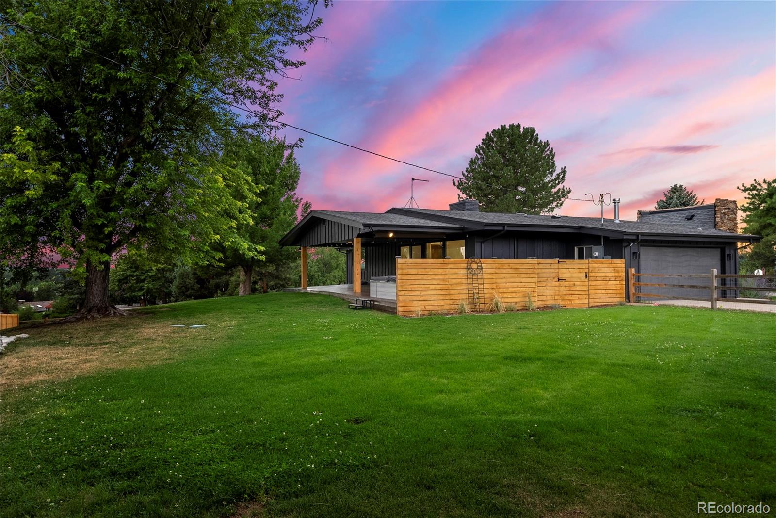 5618 S Newport Street