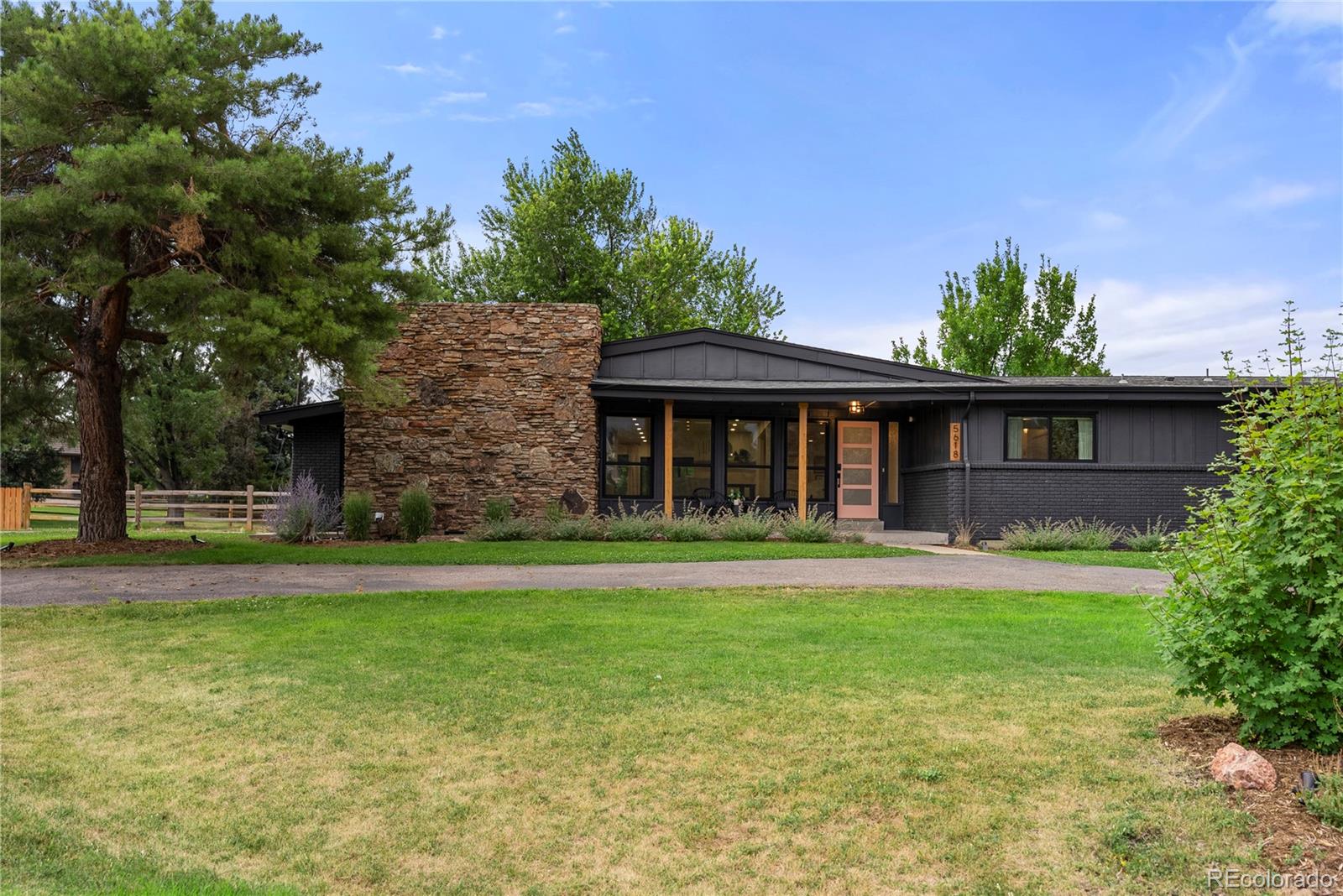 5618 S Newport Street