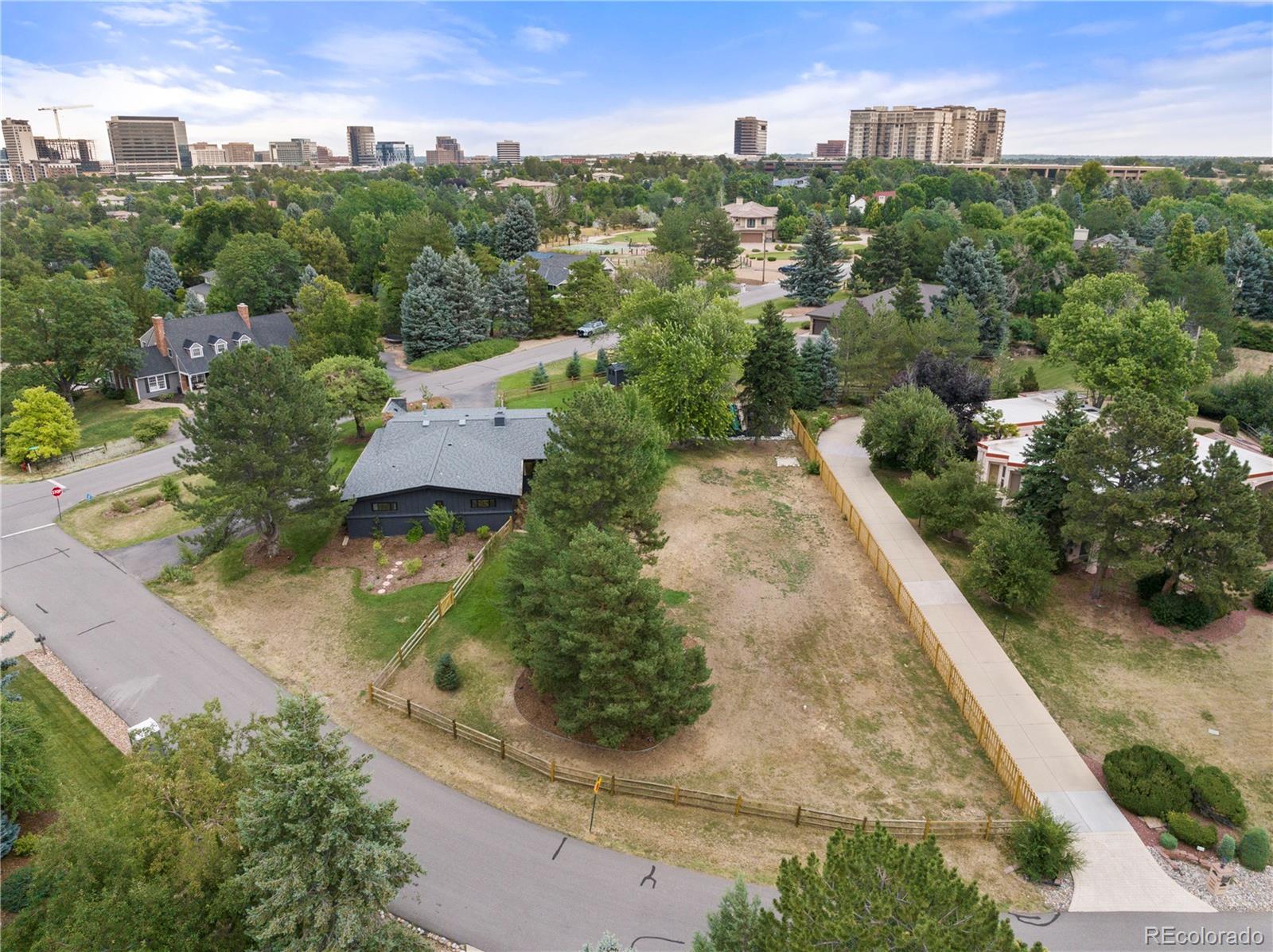 5618 S Newport Street