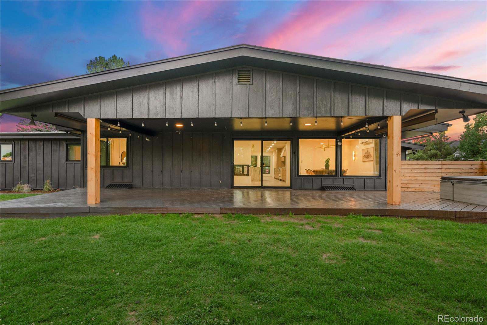 5618 S Newport Street