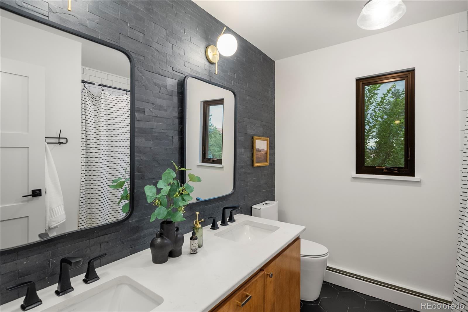 5618 S Newport Street