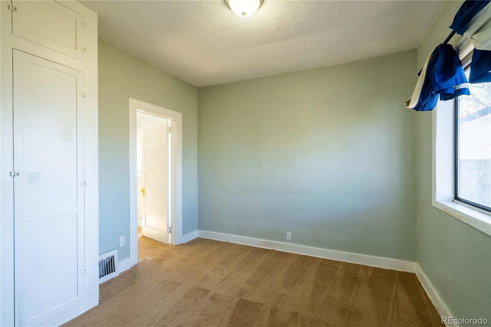 3752 S Delaware Street