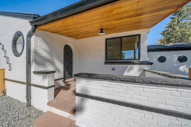 4205 W Byron Place