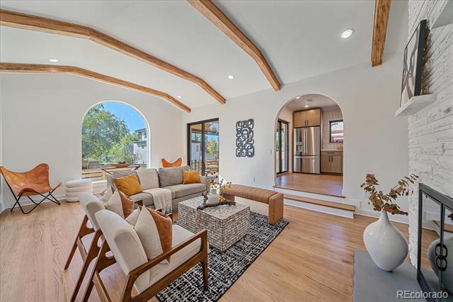 4205 W Byron Place