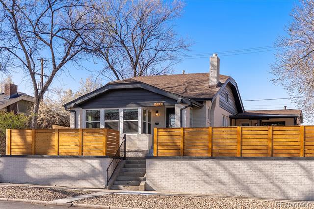 3121 W Clyde Place