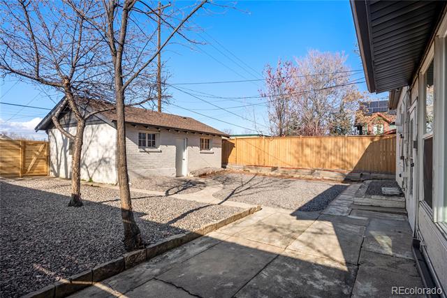 3121 W Clyde Place