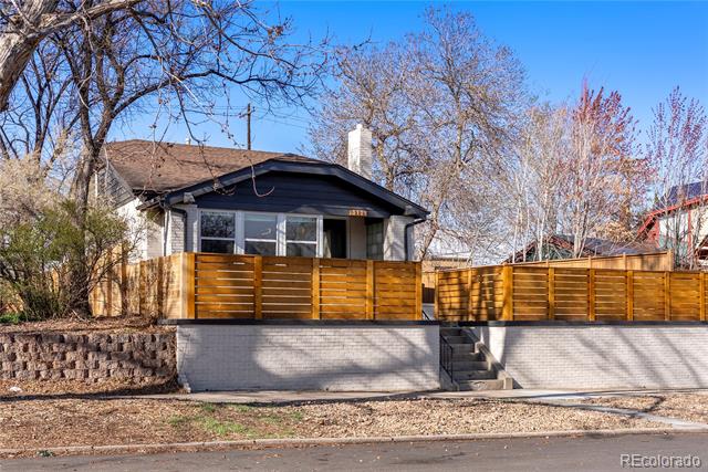 3121 W Clyde Place