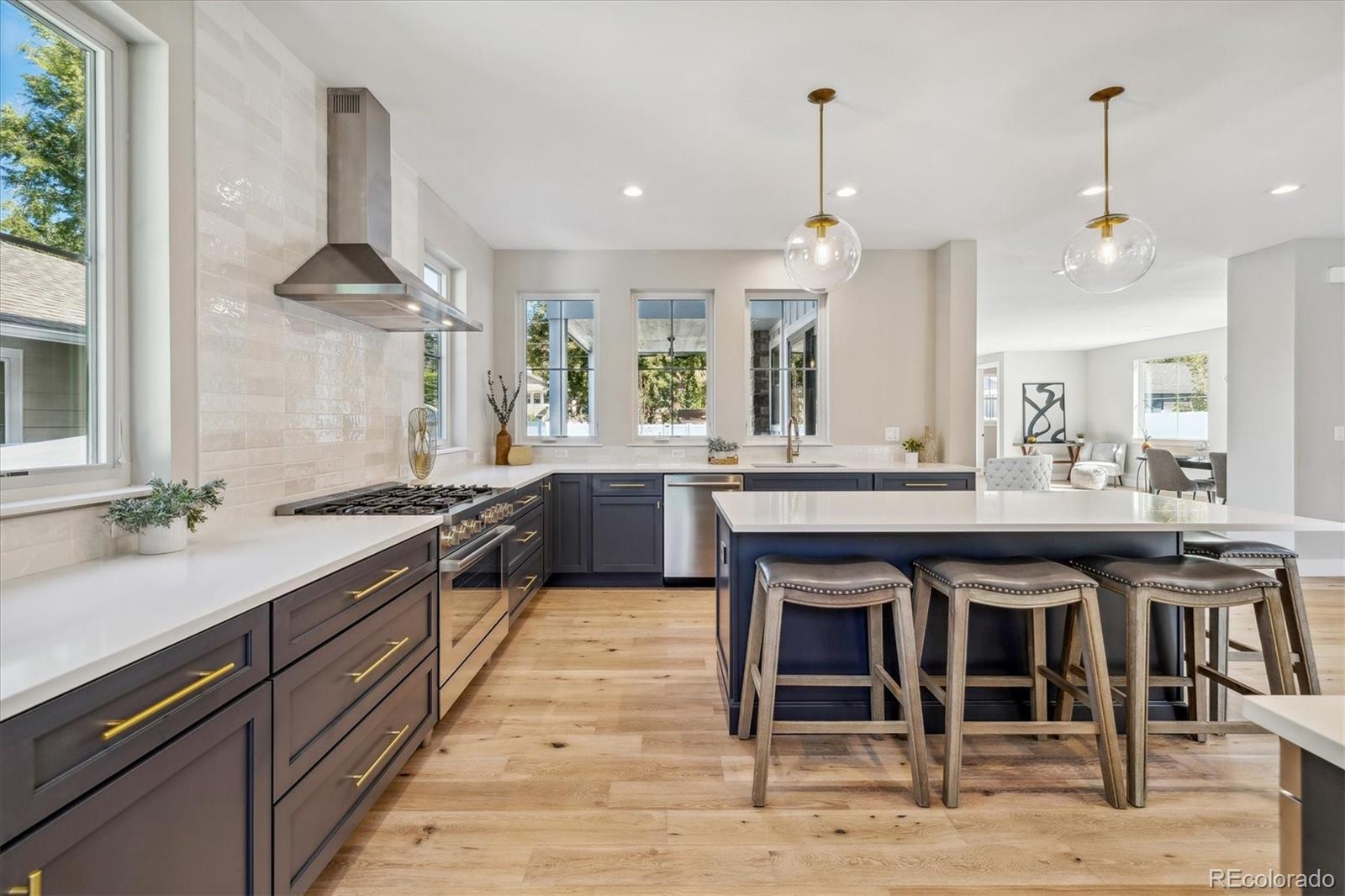 3252 S Pennsylvania Street