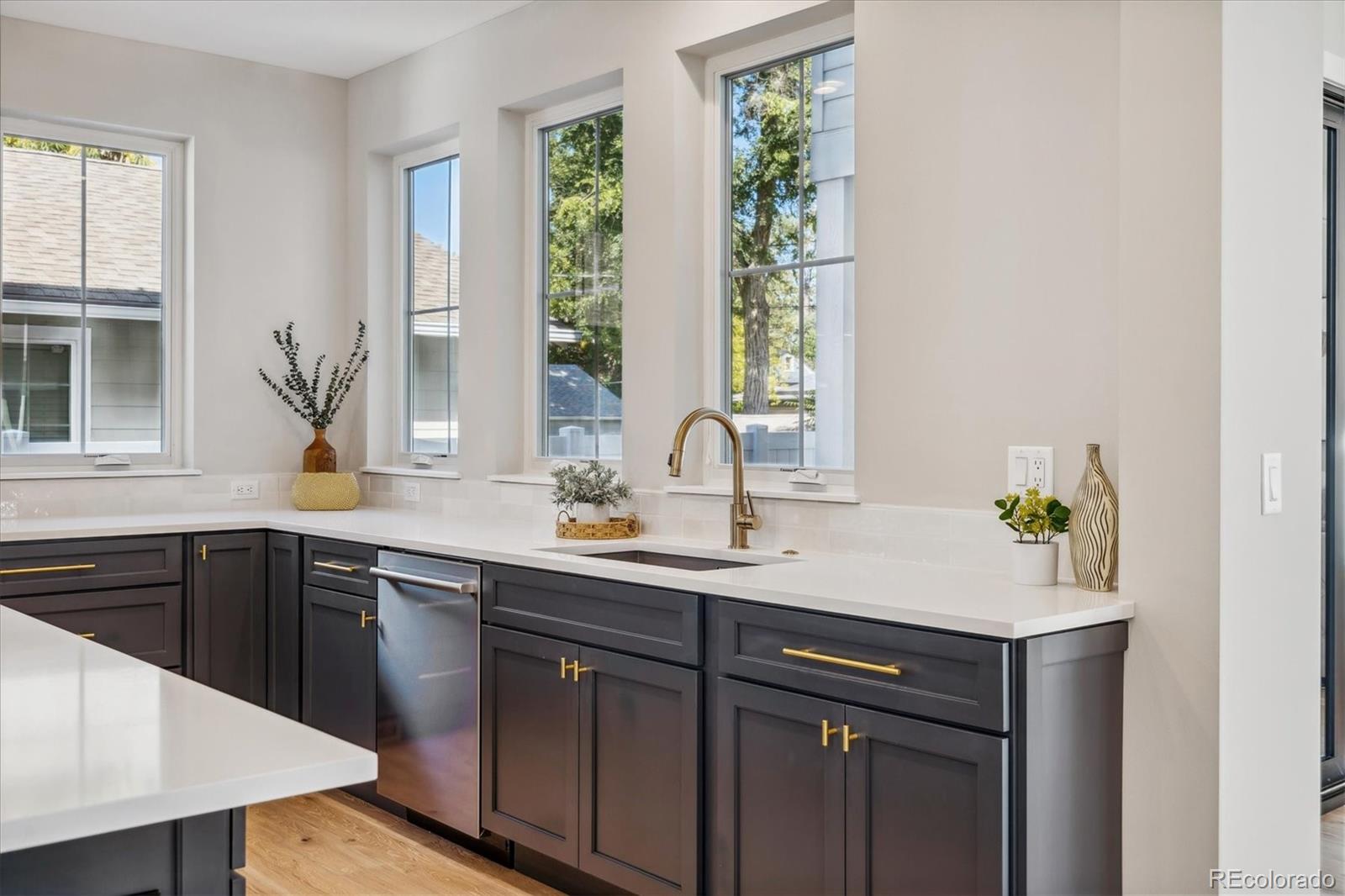 3252 S Pennsylvania Street