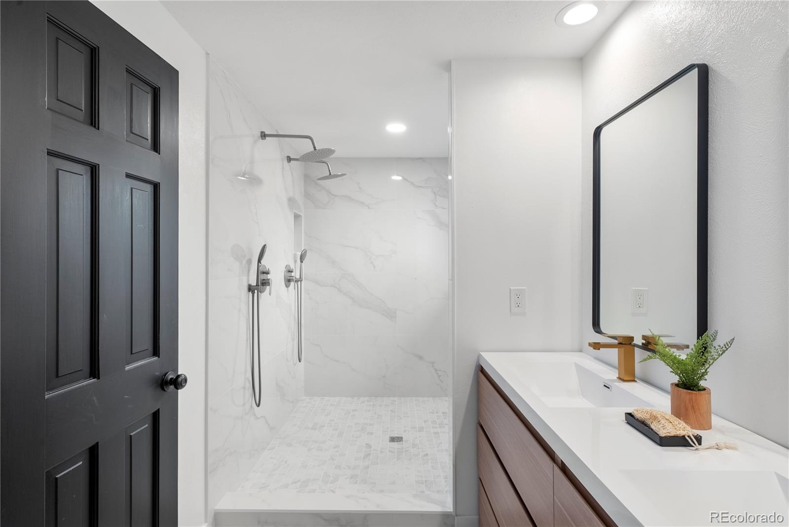 2594 S Harrington Lane