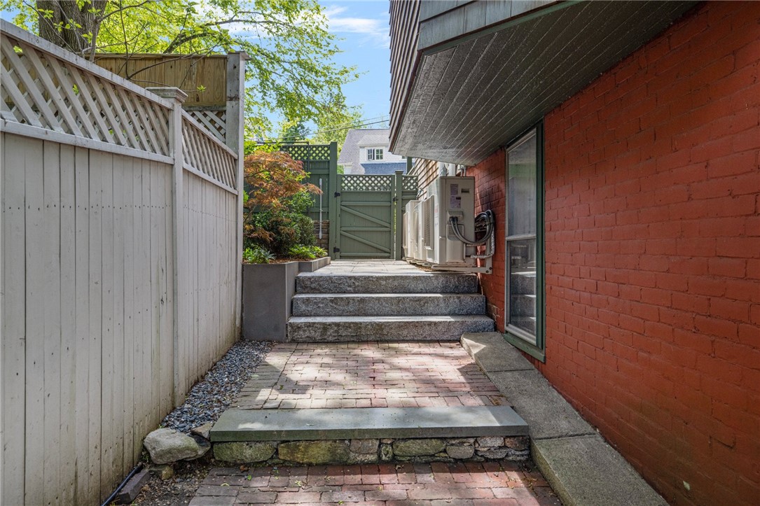 3 Hidden Street