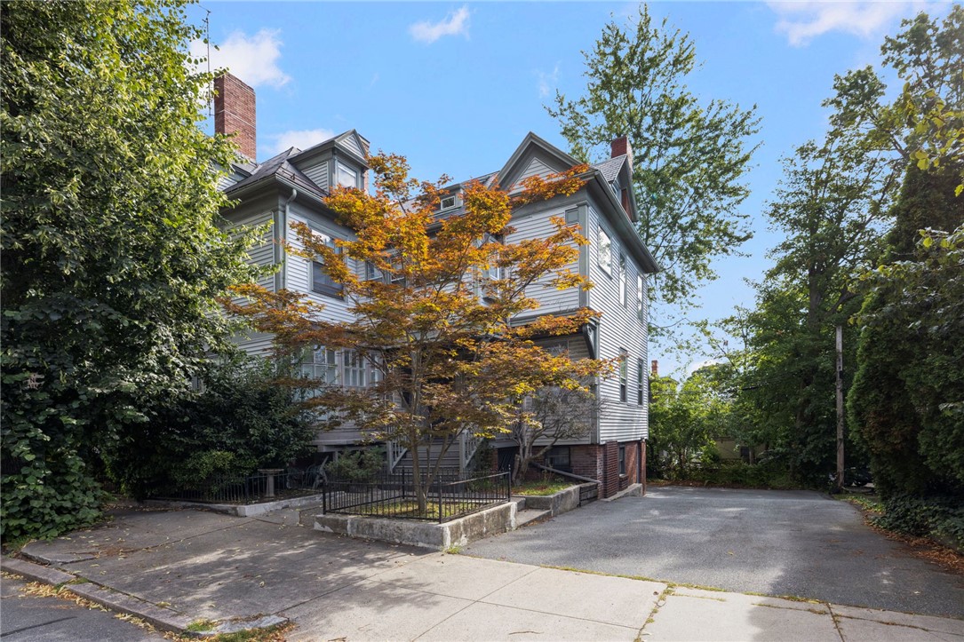 165 Waterman Street 2