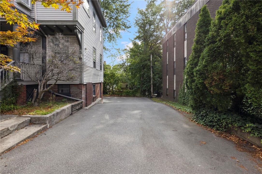 165 Waterman Street 2