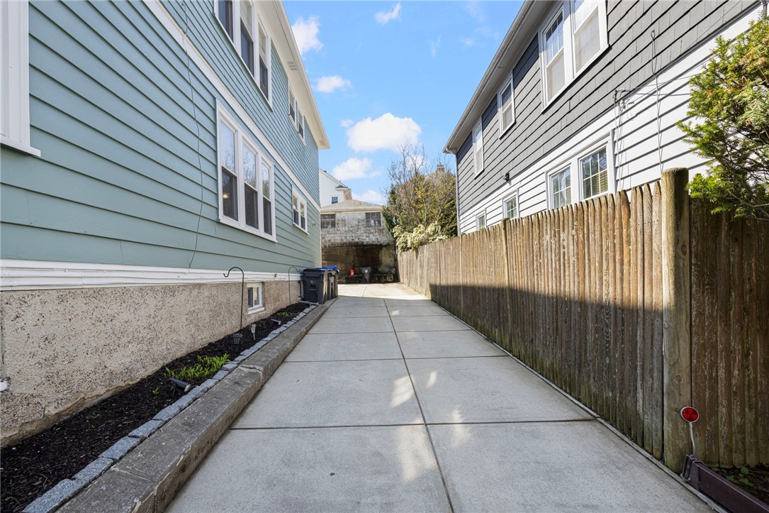 92 Colonial Road